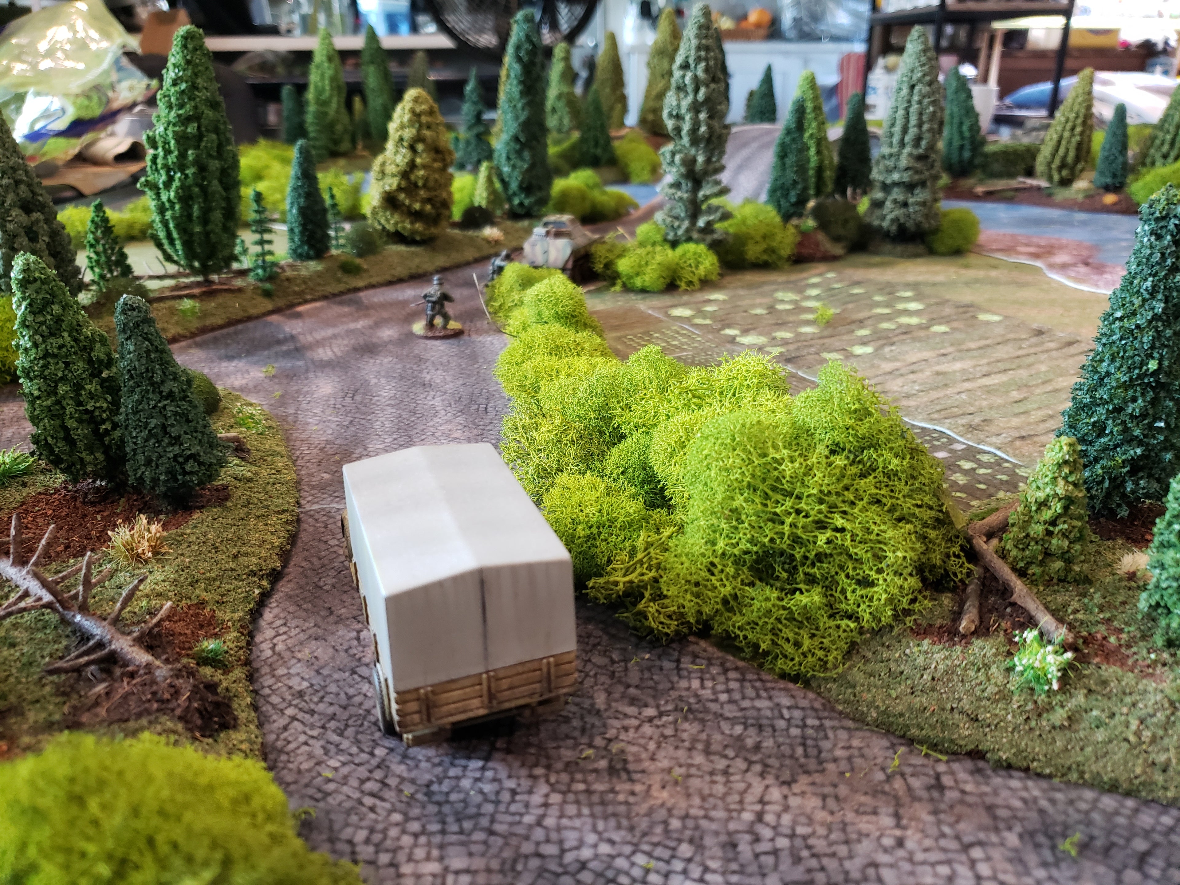 FeltPro™ Cut & Play Cobblestone Roads — (4" Wide)